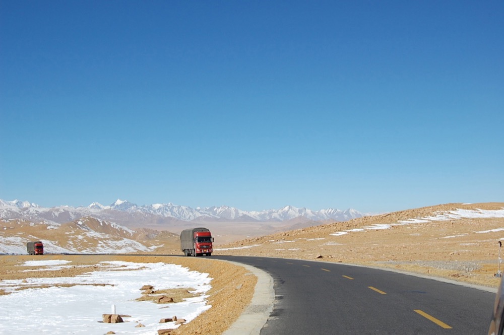Friendship Highway, Tibetan Plateau. © 2014 Galen Murton 